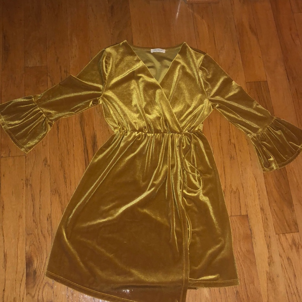 GOLD VELVET DRESS